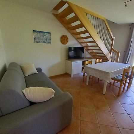 Appartamenti Penasa Renato Commezzadura Buitenkant foto