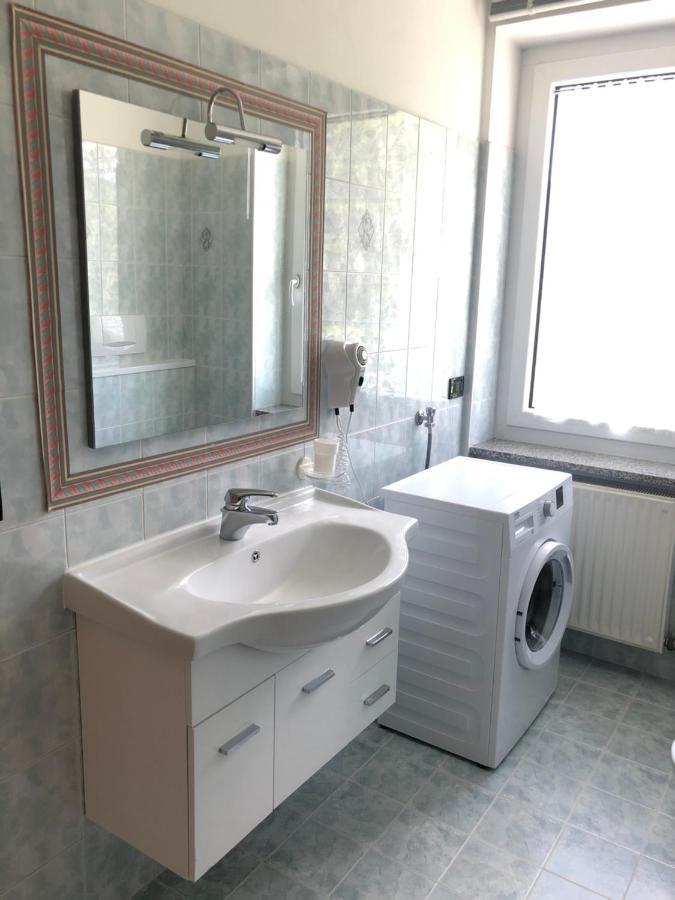 Appartamenti Penasa Renato Commezzadura Buitenkant foto
