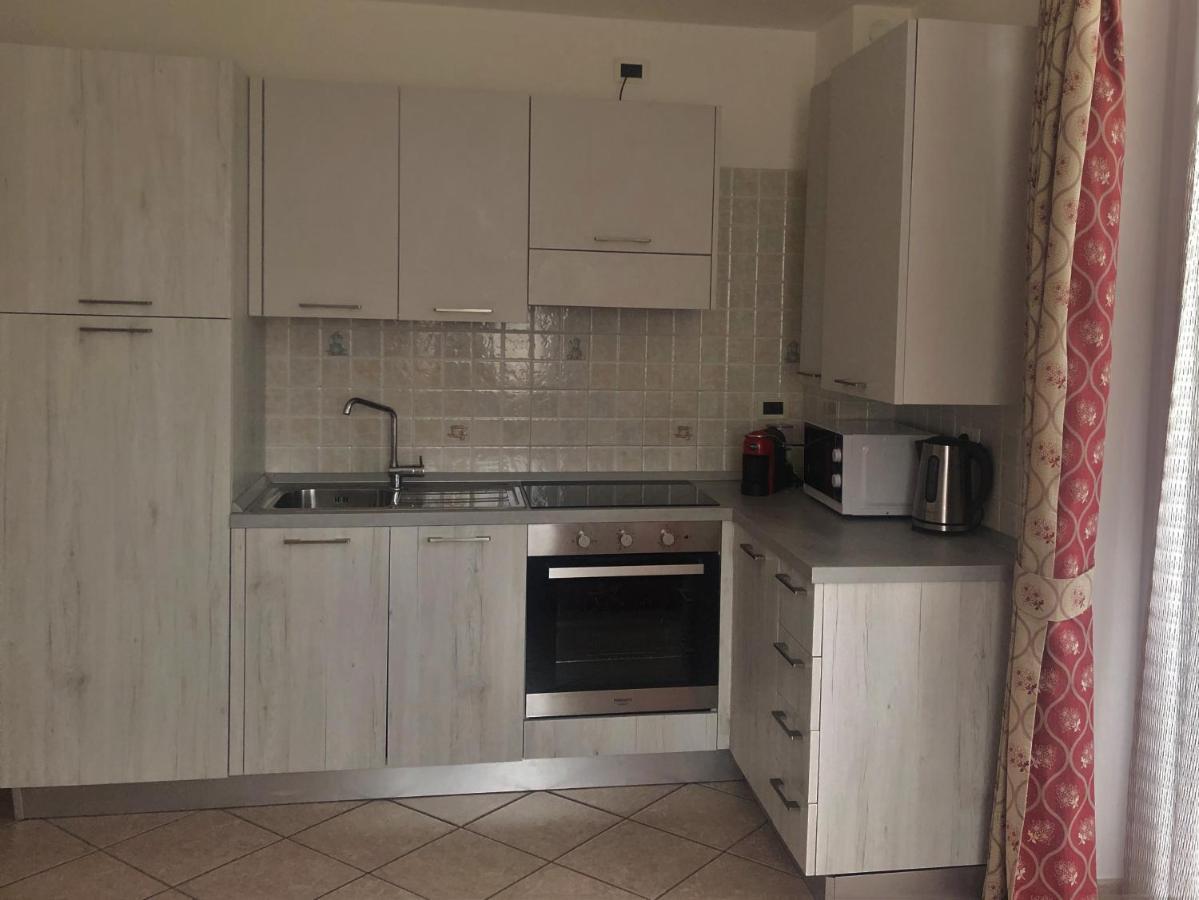 Appartamenti Penasa Renato Commezzadura Buitenkant foto