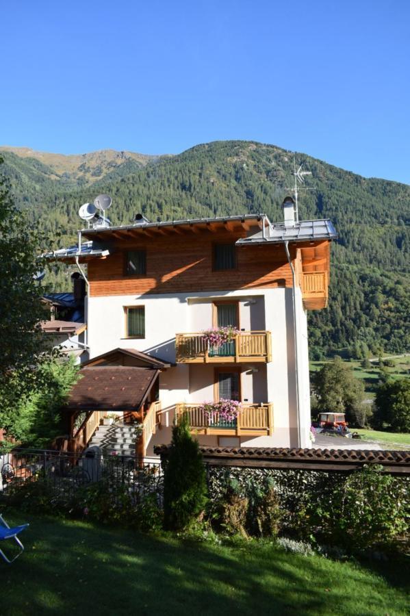 Appartamenti Penasa Renato Commezzadura Buitenkant foto