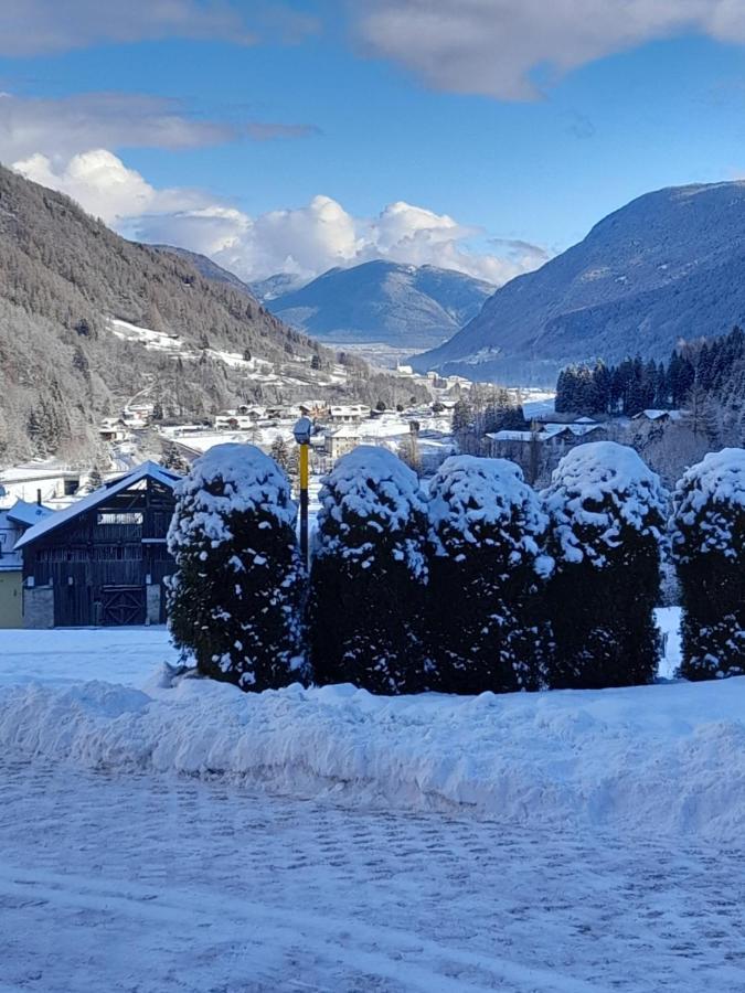 Appartamenti Penasa Renato Commezzadura Buitenkant foto