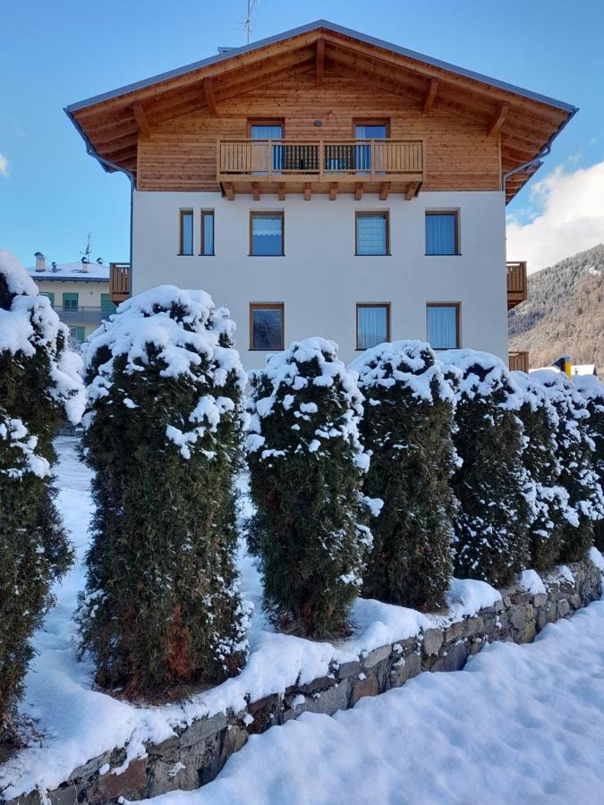 Appartamenti Penasa Renato Commezzadura Buitenkant foto