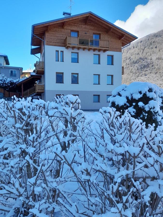 Appartamenti Penasa Renato Commezzadura Buitenkant foto