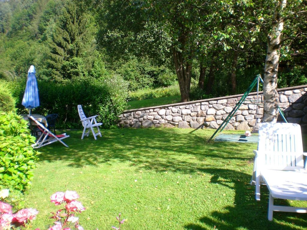 Appartamenti Penasa Renato Commezzadura Buitenkant foto