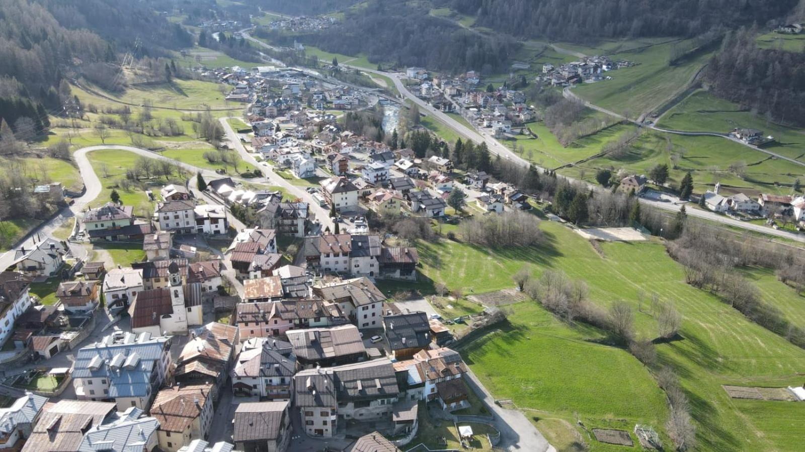 Appartamenti Penasa Renato Commezzadura Buitenkant foto