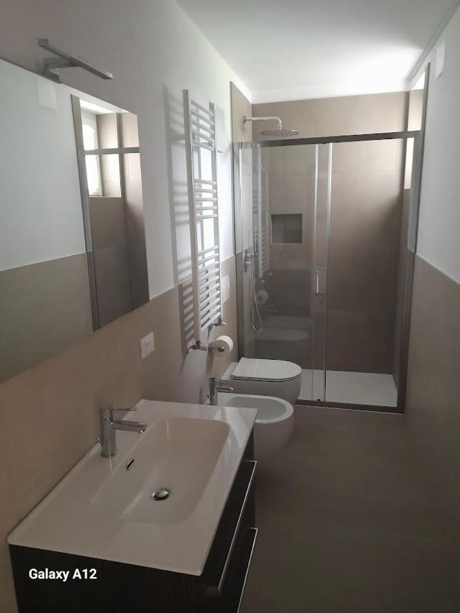 Appartamenti Penasa Renato Commezzadura Buitenkant foto