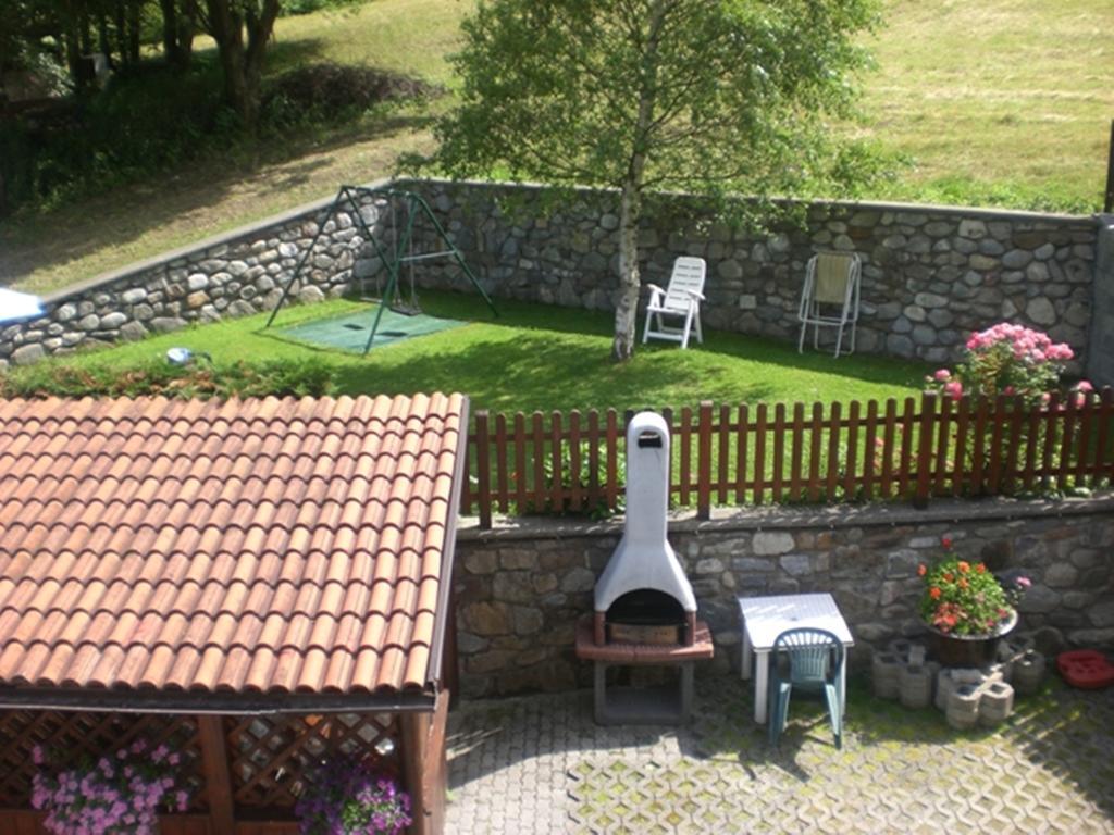 Appartamenti Penasa Renato Commezzadura Buitenkant foto