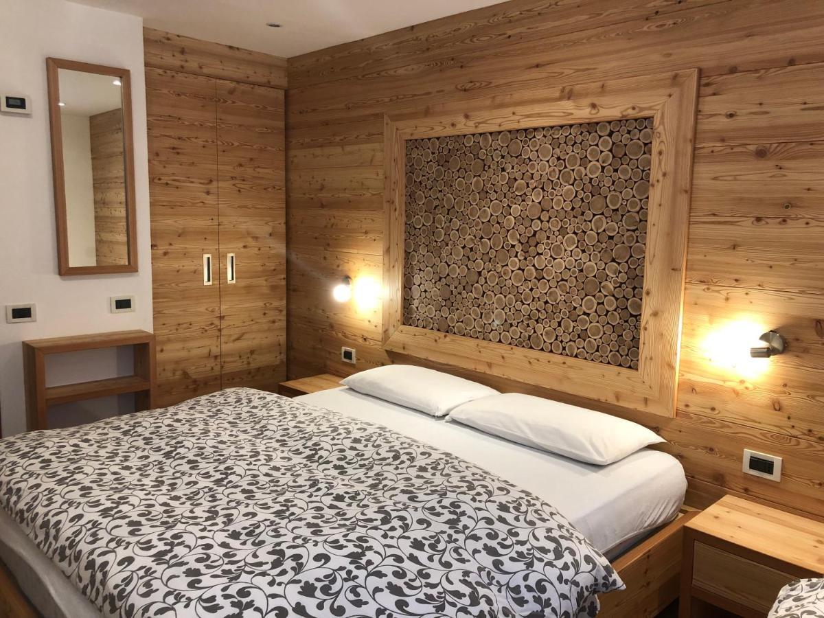 Appartamenti Penasa Renato Commezzadura Buitenkant foto